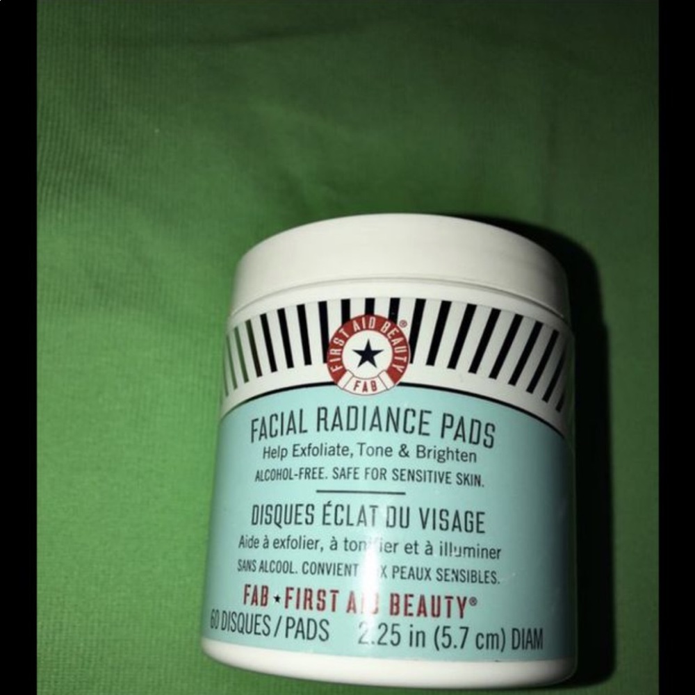 First aid beauty facial radiance pads